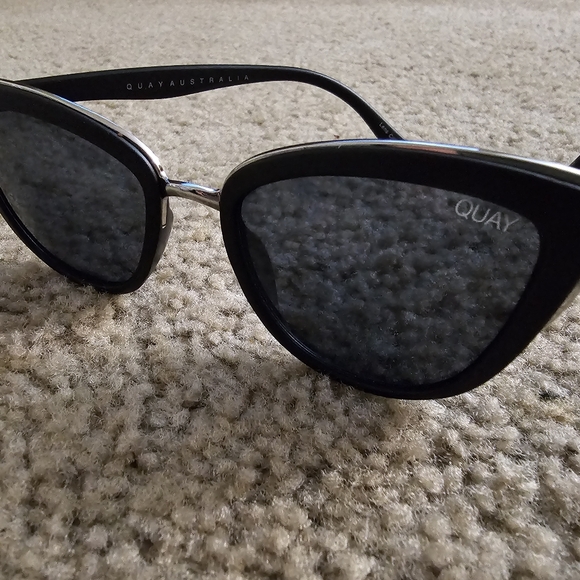 Quay Sunglasses - Picture 3 of 3